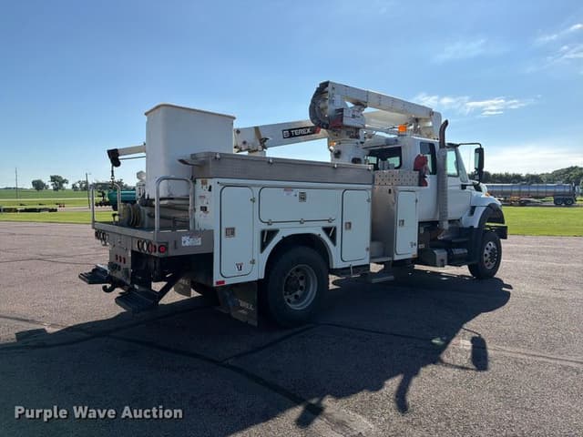Image of International 7400 equipment image 4