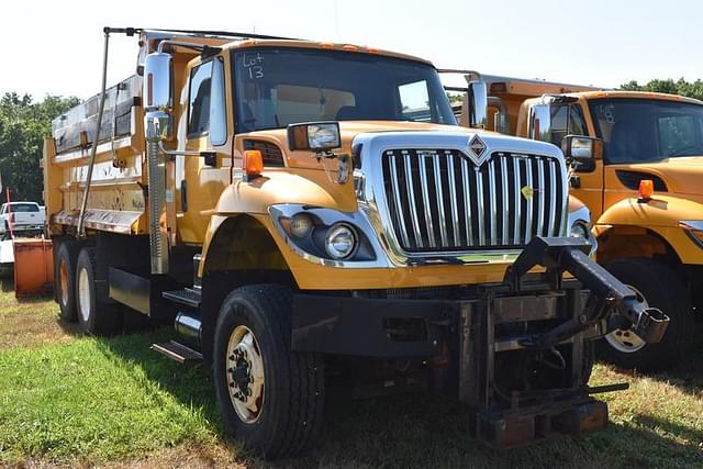Image of International 7400 equipment image 2