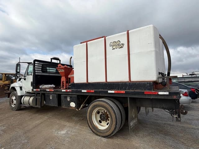 Image of International 7400 SFA equipment image 3