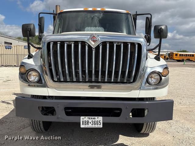 Image of International 7600 equipment image 1