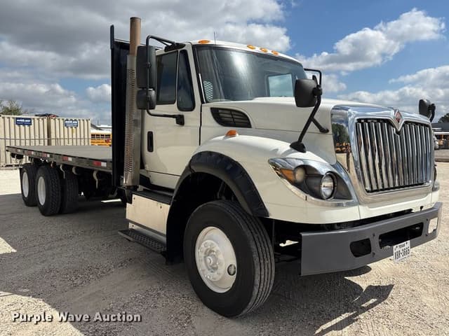 Image of International 7600 equipment image 2