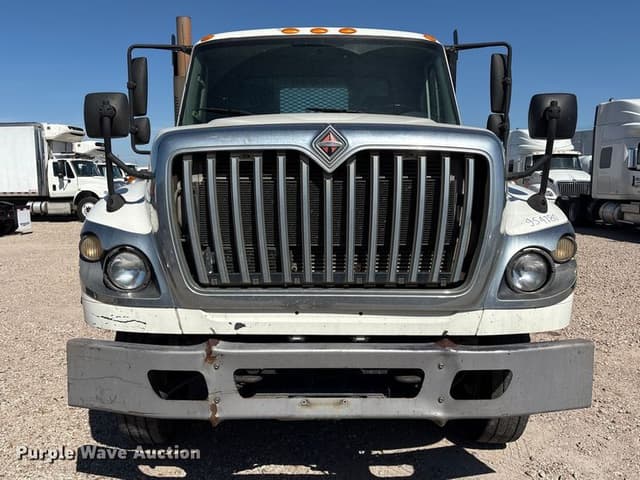 Image of International 7600 equipment image 1