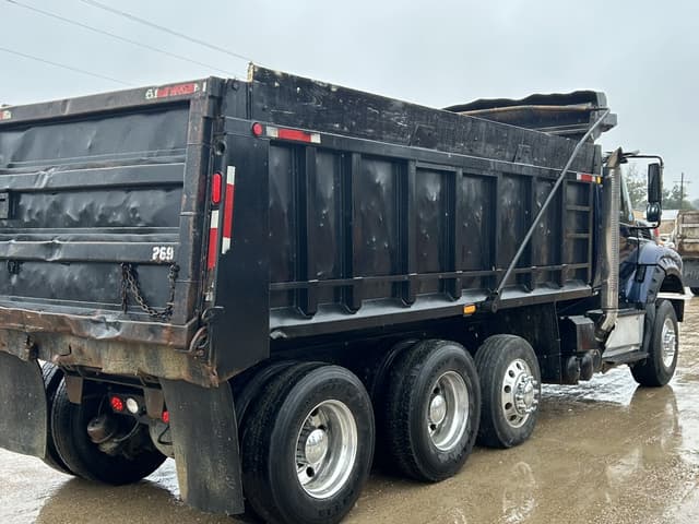 Image of International 7600 equipment image 3