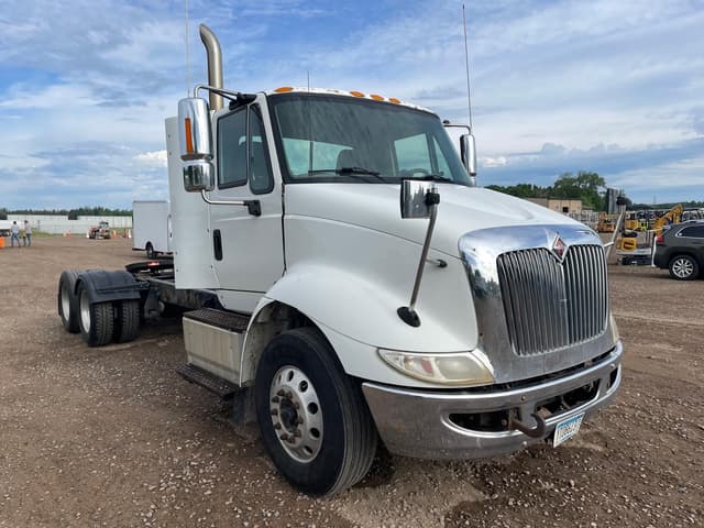 Image of International 8600 equipment image 3