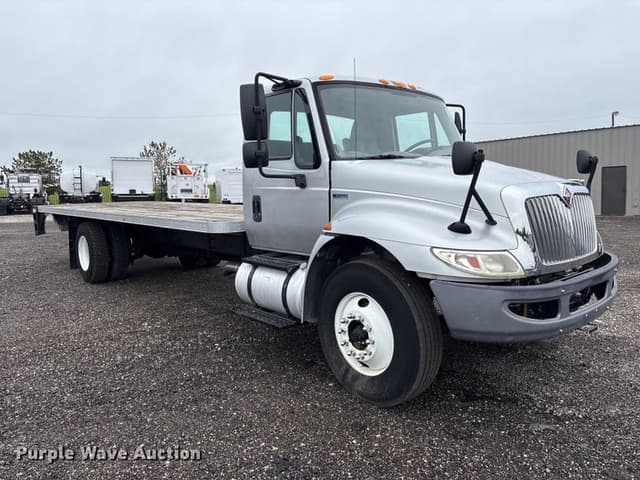 Image of International Durastar 4300 equipment image 2