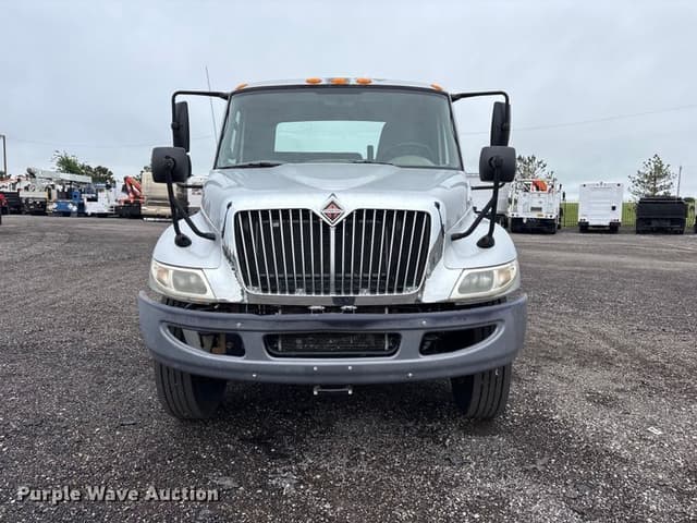 Image of International Durastar 4300 equipment image 1