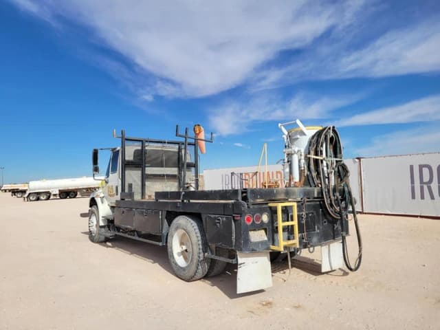 Image of International Durastar 4300 equipment image 2