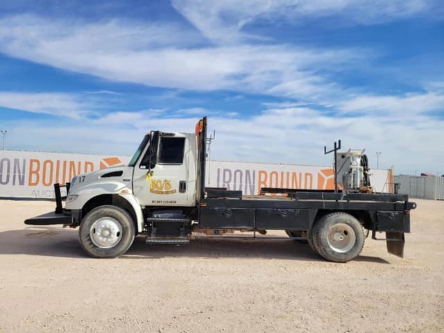 Image of International Durastar 4300 equipment image 1