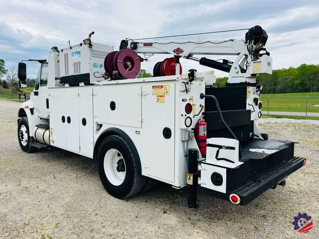 Image of International Durastar 4300 equipment image 2