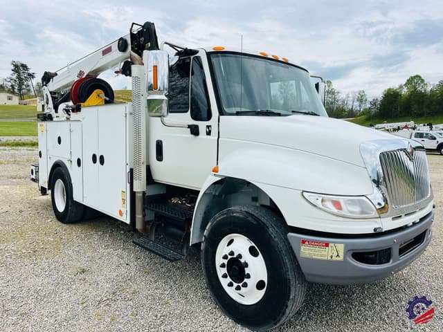 Image of International Durastar 4300 equipment image 4