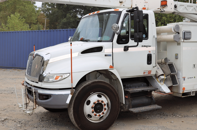 Image of International DuraStar 4400 equipment image 2