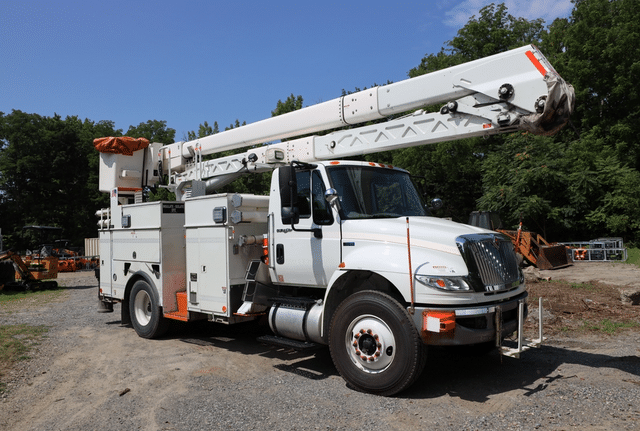 Image of International DuraStar 4400 equipment image 1