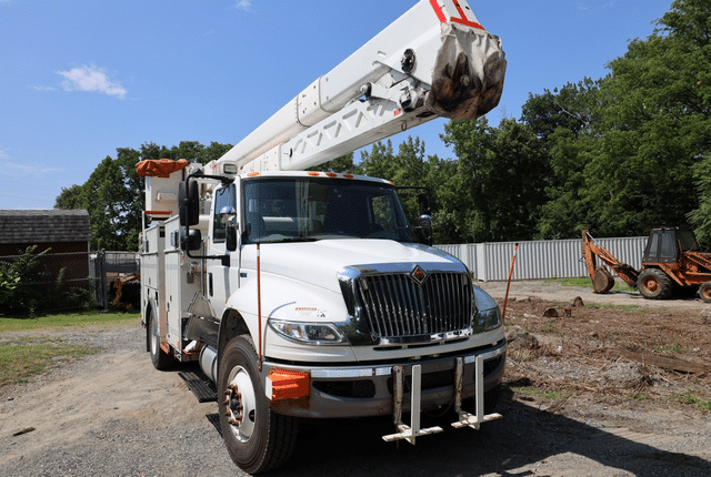 Image of International DuraStar 4400 equipment image 2