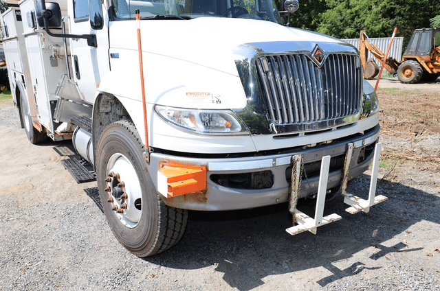 Image of International DuraStar 4400 equipment image 3