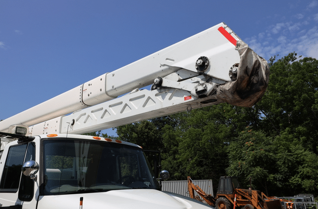 Image of International DuraStar 4400 equipment image 4