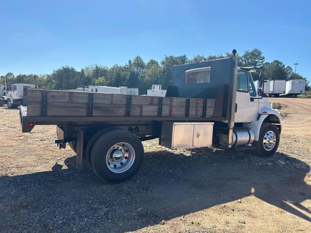 Image of International DuraStar 4400 equipment image 2