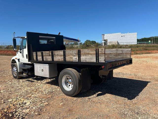 Image of International DuraStar 4400 equipment image 3
