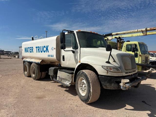 Image of International DuraStar 4400 equipment image 2