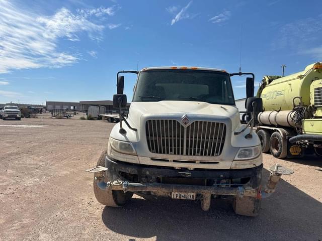 Image of International DuraStar 4400 equipment image 1