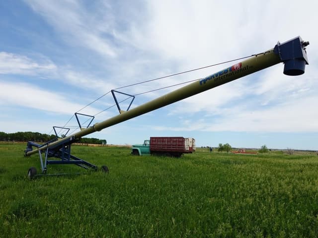 Image of Harvest International H1062 equipment image 3