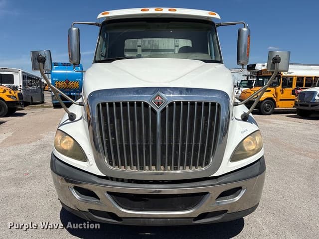 Image of International LF687 equipment image 1