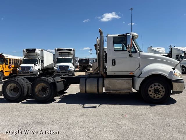 Image of International LF687 equipment image 3