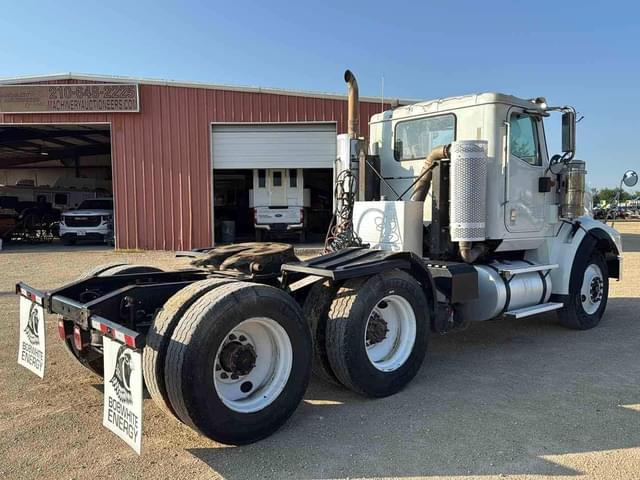 Image of International 5900 equipment image 3