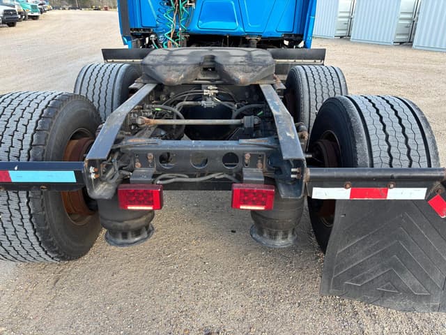 Image of International ProStar+ 122 equipment image 4