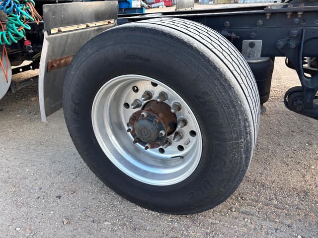 Image of International ProStar+ 122 equipment image 3