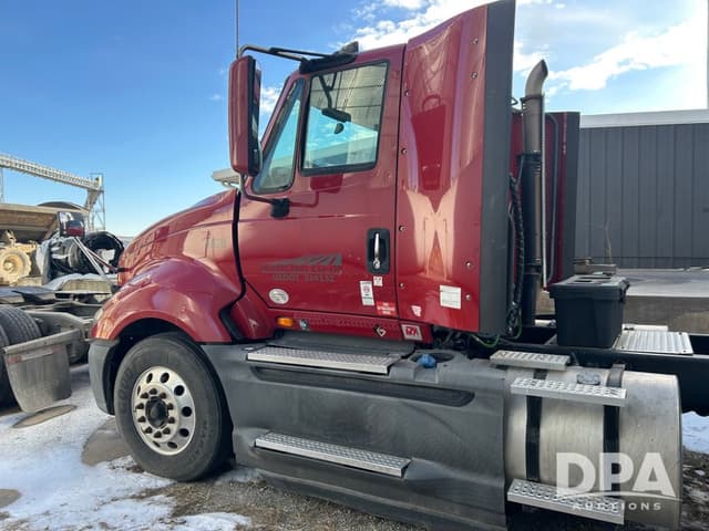 Image of International ProStar Plus 122 equipment image 4