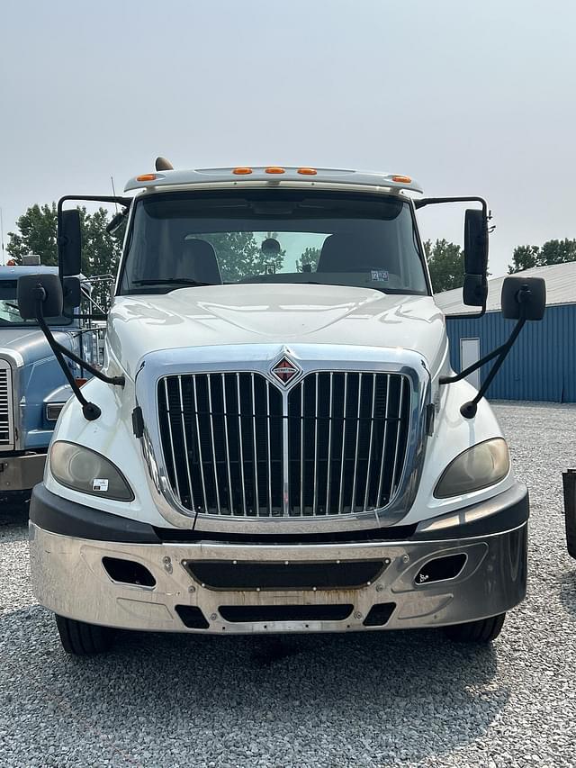 Image of International ProStar 122 equipment image 1