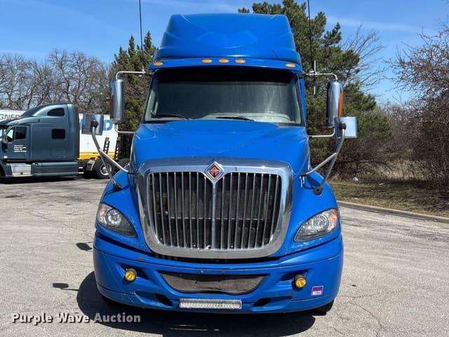 Image of International ProStar Plus 122 equipment image 1