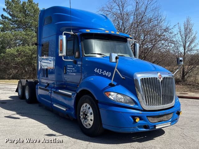 Image of International ProStar Plus 122 equipment image 2