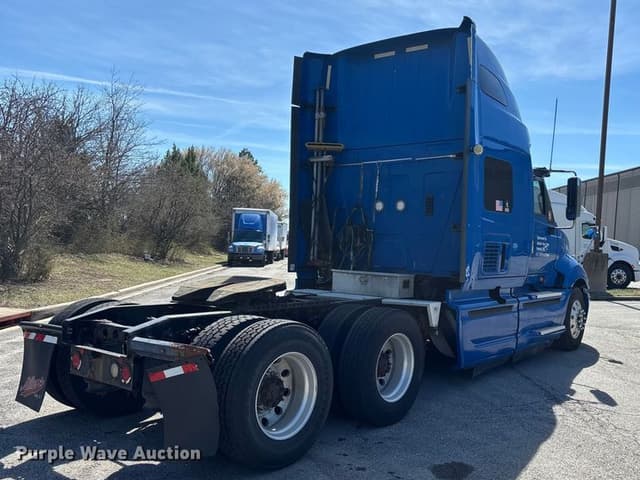 Image of International ProStar Plus 122 equipment image 4