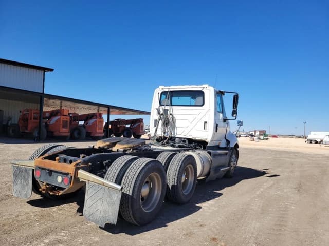 Image of International ProStar Plus 122 equipment image 4