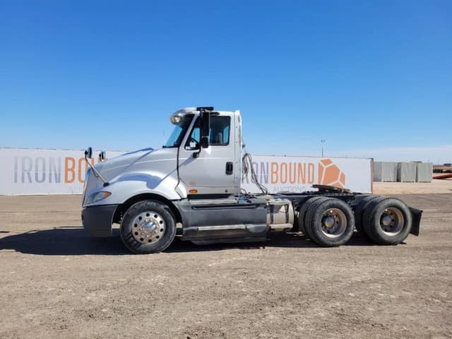 Image of International ProStar Plus 122 equipment image 1