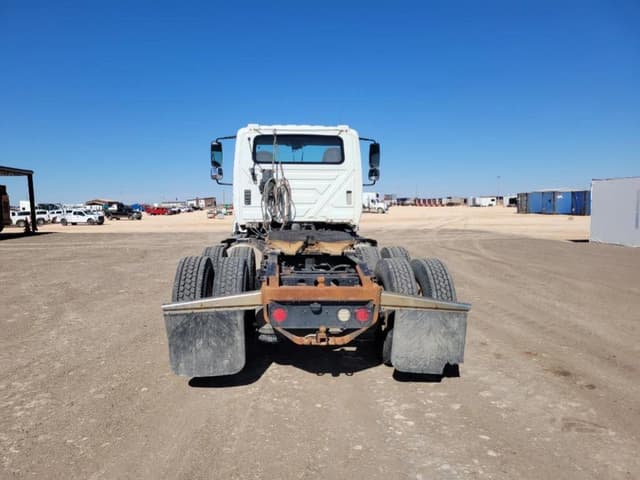 Image of International ProStar Plus 122 equipment image 3