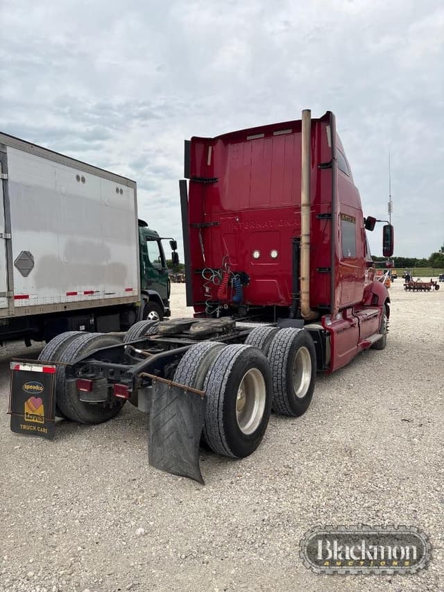 Image of International ProStar Plus 122 equipment image 2
