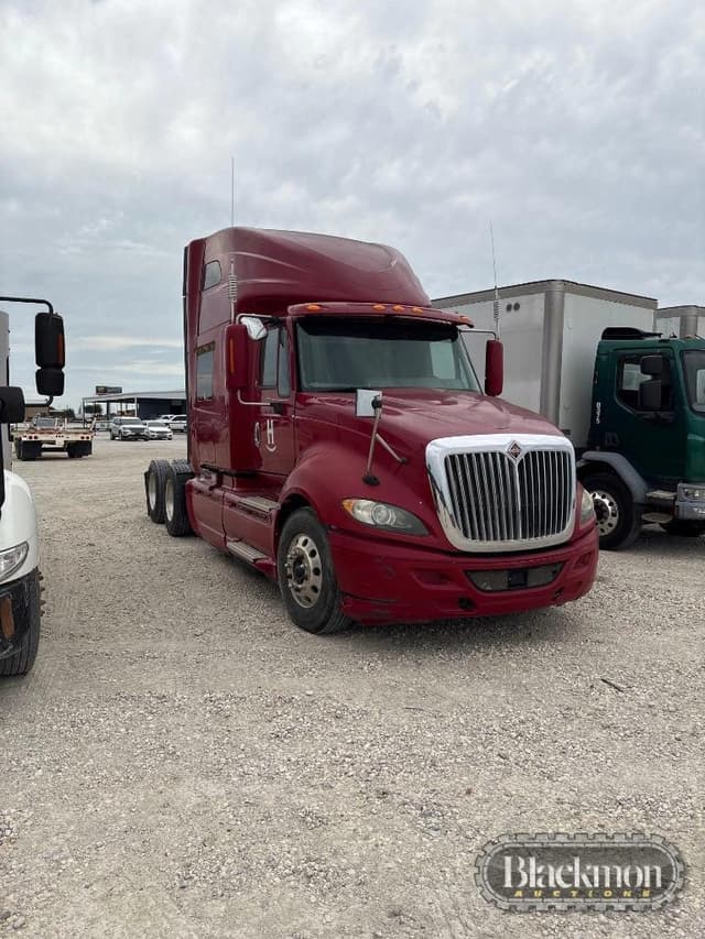 Image of International ProStar Plus 122 equipment image 3