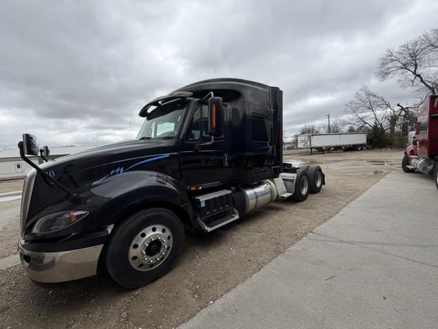 Image of International ProStar Plus 122 equipment image 1