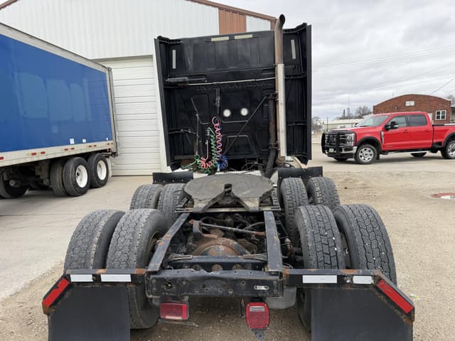 Image of International ProStar Plus 122 equipment image 2