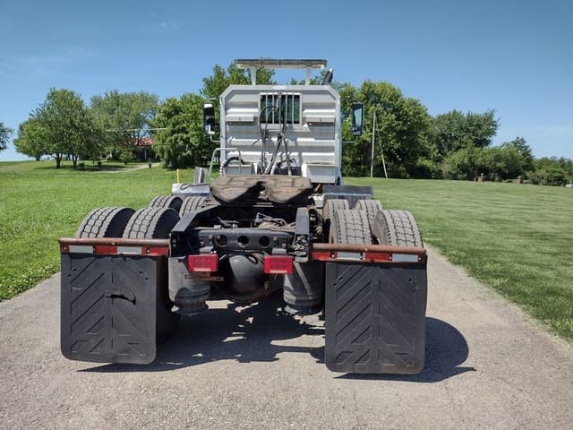 Image of International ProStar Plus 122 equipment image 3
