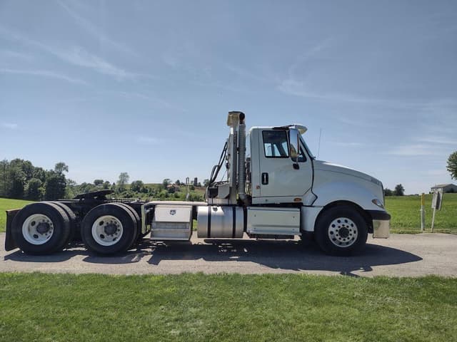 Image of International ProStar Plus 122 equipment image 2