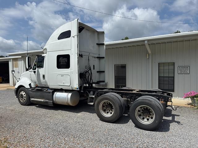 Image of International ProStar Plus 122 equipment image 2