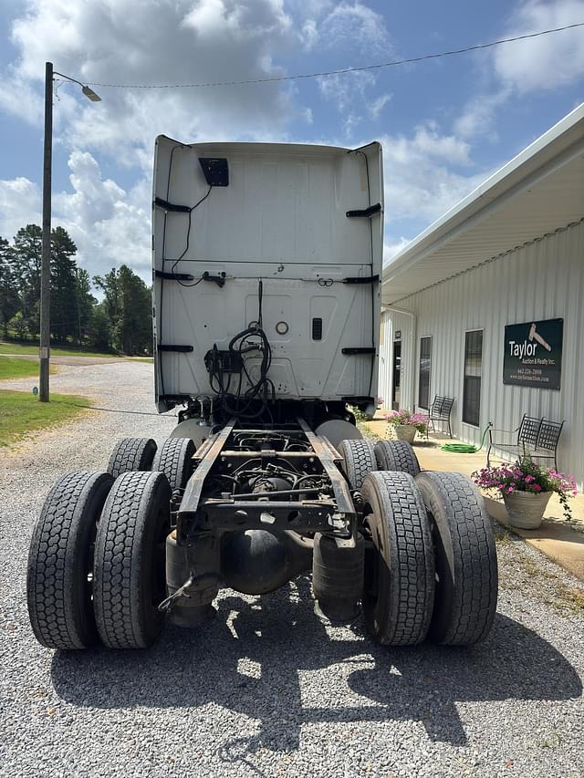 Image of International ProStar Plus 122 equipment image 3