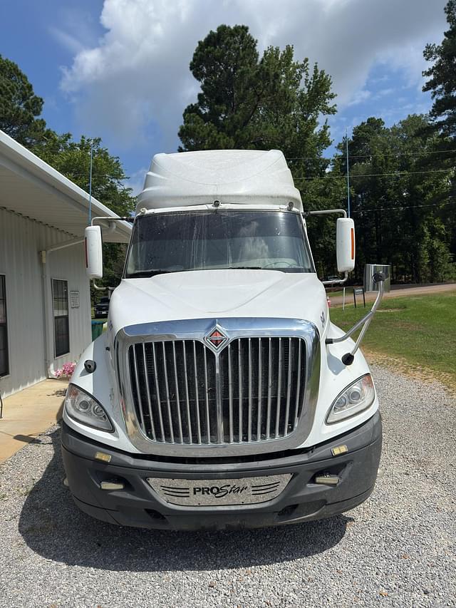 Image of International ProStar Plus 122 equipment image 4