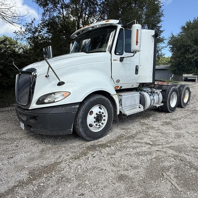 Image of International ProStar Plus 122 equipment image 2