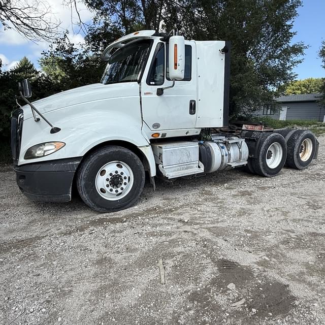Image of International ProStar Plus 122 equipment image 4