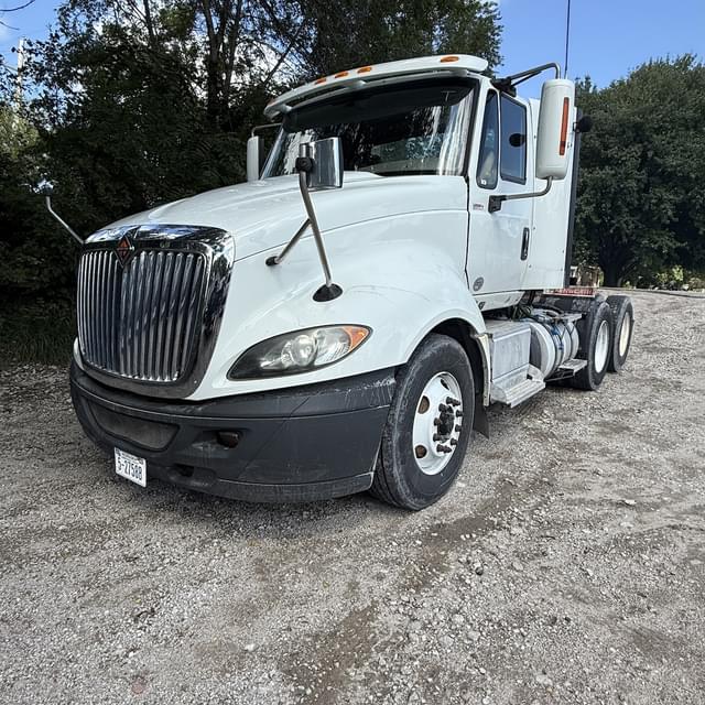 Image of International ProStar Plus 122 equipment image 3