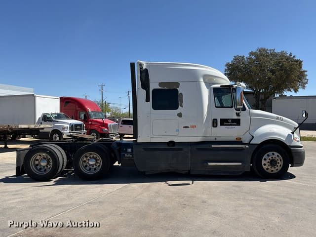 Image of International ProStar Plus 122 equipment image 3